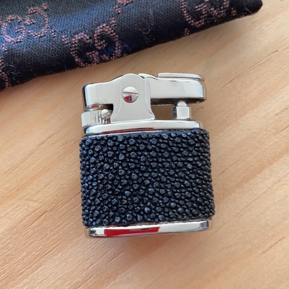 🔥GUCCI VINTAGE RARE RHINESTONE BUTANE LIGHTER - Picture 5 of 10